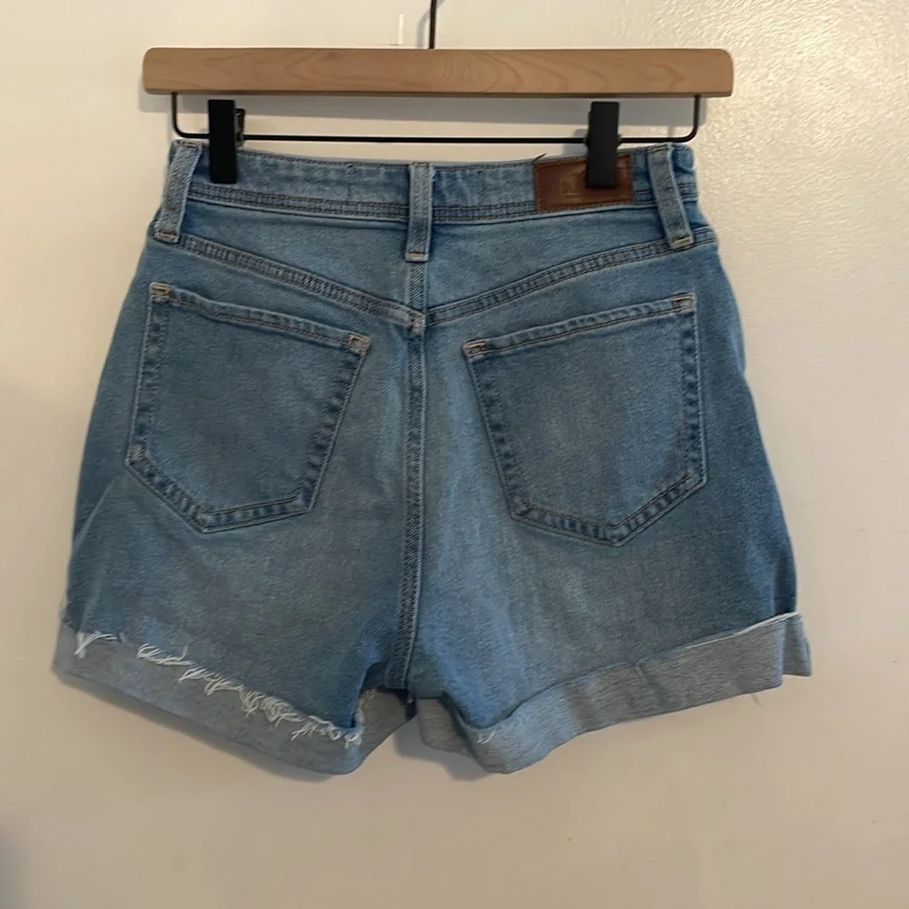 Hollister Curvy Ultra High Rise Button Fly Mom Jeans 1 / 25